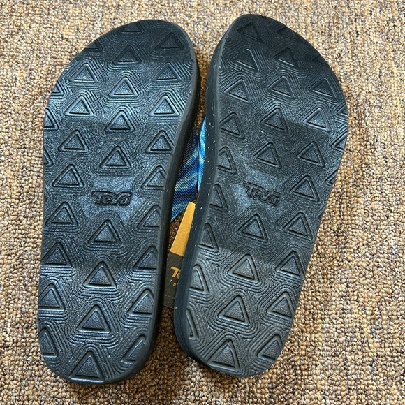 NWT Teva Women's ReFlip Flip Flops Waves Blue Womens Size 7 - Picture 3 of 4